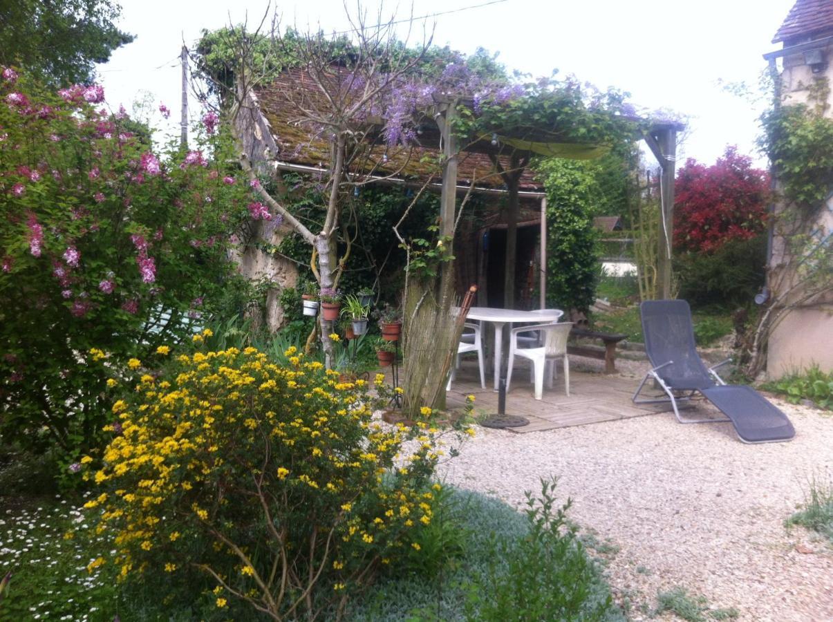 Les 3 Roses Bed and Breakfast Villeneuve-sur-Yonne Buitenkant foto