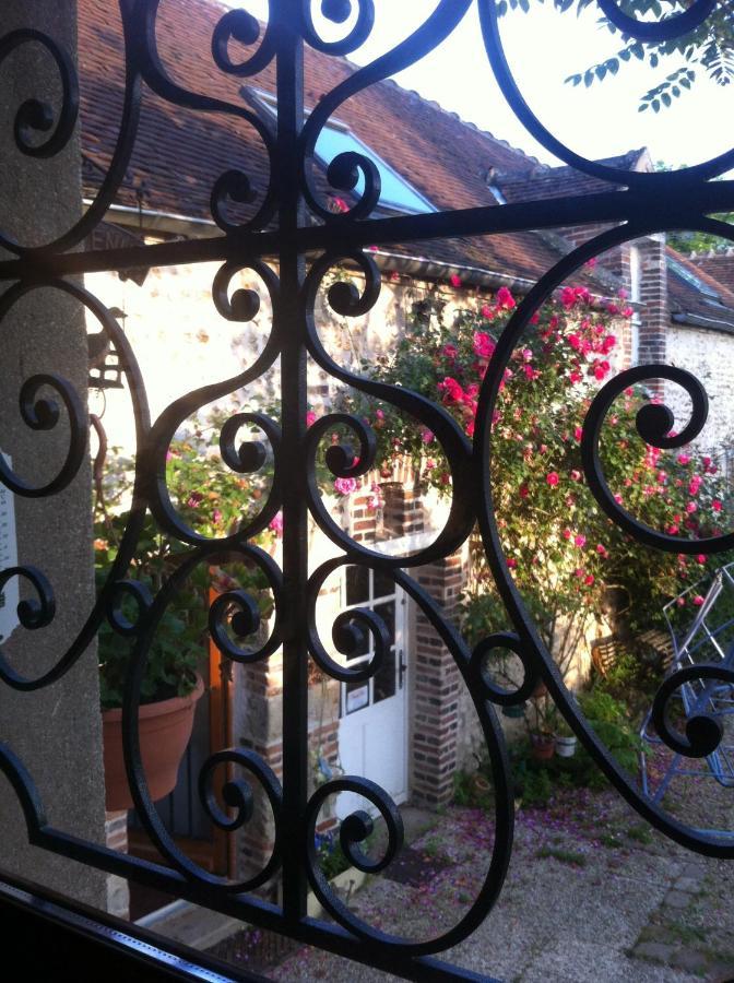 Les 3 Roses Bed and Breakfast Villeneuve-sur-Yonne Buitenkant foto