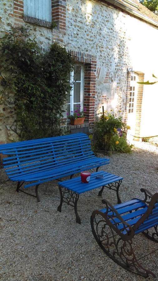 Les 3 Roses Bed and Breakfast Villeneuve-sur-Yonne Buitenkant foto